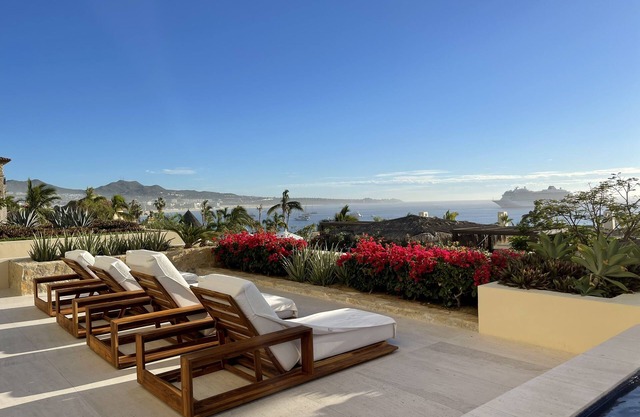 Oceanfront Luxury Escape, Breathtaking Views. Private Pool & Jacuzzi