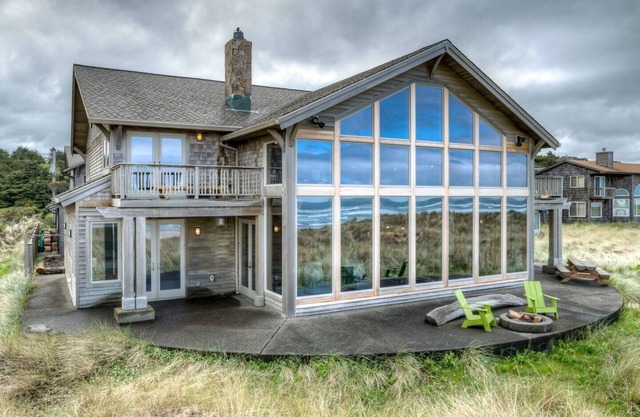Oceanfront Manzanita!