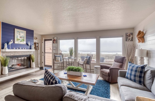 Oceanfront Neskowin Beauty with Easy Beach Access!