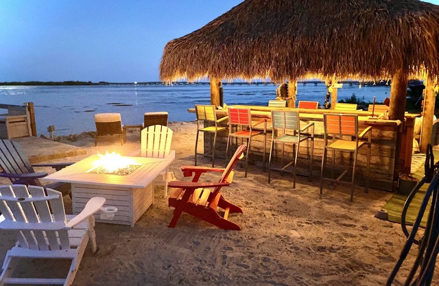 Oceanfront Paradise w new 365' Dock Huge Tiki and Firepit. Dogs OK