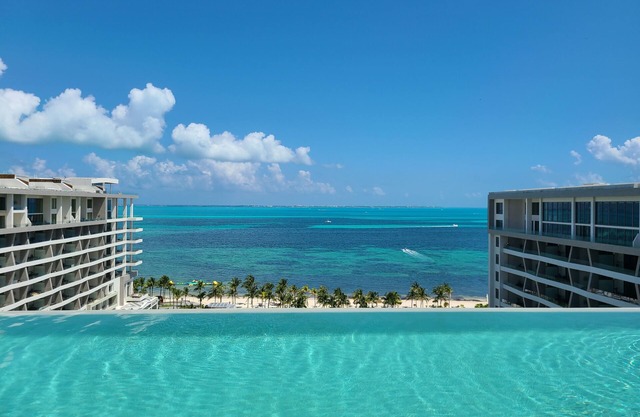 Oceanfront Penthouse in Cancun – Spend Christmas 2025 in Paradise!
