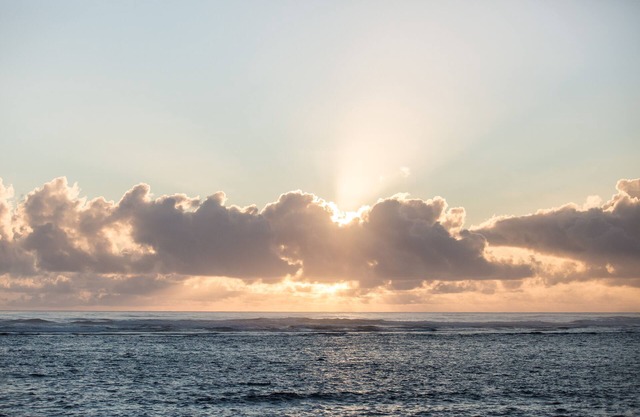 Oceanfront Romantic Couple's Getaway with Private Beach w/Full Living Amenities