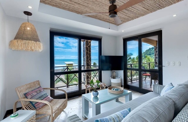Oceanfront Rooftop Bahia Encantada Jaco L3