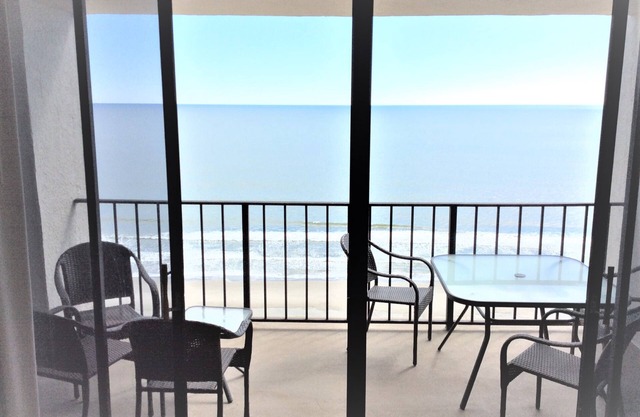 Oceanfront Spacious View the Sunrise Family Friendly & Quiet Building