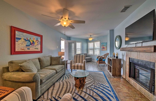 Oceanfront Texas Condo w/Pool: Pets Stay Free