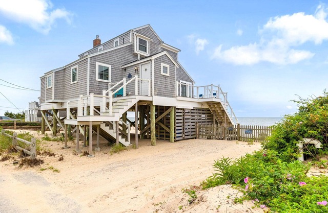 Oceanfront three bedroom home- breathtaking views of Nantucket Sound
