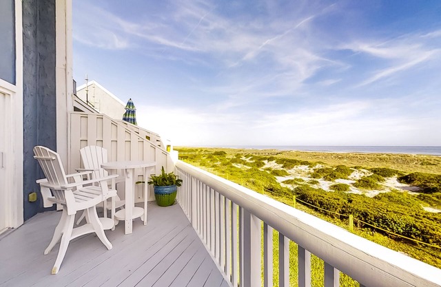 Oceanfront townhouse with ocean views, central AC, WiFi, & outdoor pool