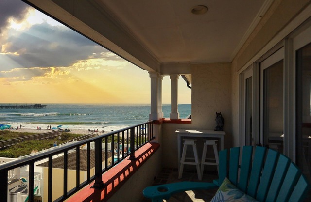 Oceanfront Comfort at Seabreeze Retreat!