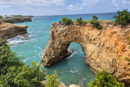 Oceanfront Villa with Pool, Jacuzzi and Kayaks on Anguilla Island