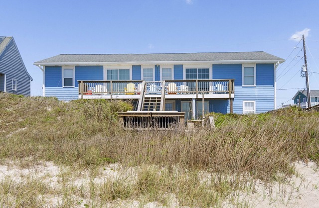 Oceanfront with 7 Bedrooms, 2 Kitchens and 2 Living Rooms