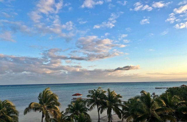 Oceanfront with Incredible Views and Free use of Kayaks- Oceanaire 6