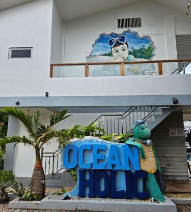 Oceanholic Diving Resort