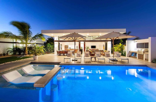 Oceanside Vacation Villa with Private Pool and Resort Amenities v10