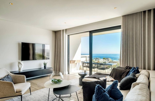 Oceanview Secure 3bed Apt Sea Point Marlo Breeze