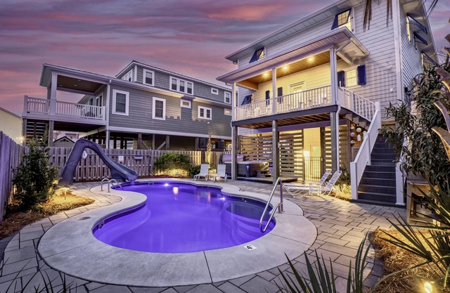 OCEANVIEW - WALK TO TOWN TO AVOID THE TRAFFIC, HOT TUB & HEATED POOL