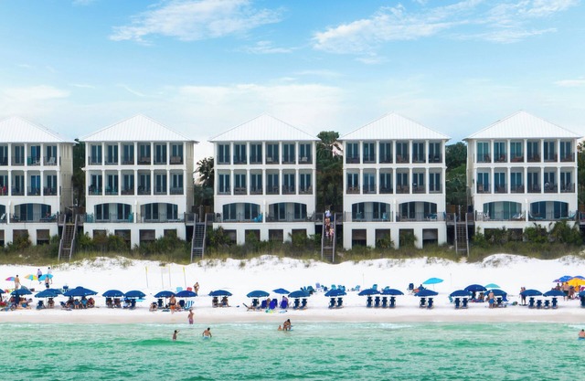 Oct-Dec Reduced!*On Beach*Pool Access*Elevator!