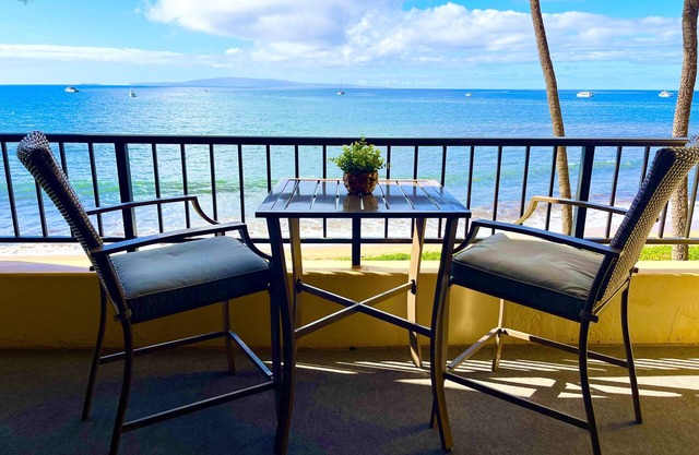 OCT & NOV Special Rate Beautiful 1 Bedroom Beachfront Condo, Free Parking, W&D