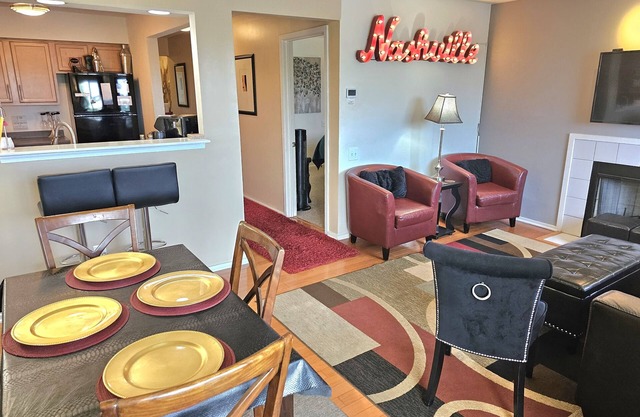 ❤️OF DOWNTOWN NASHVILLE/On the RIVER/2 KNG BDS/2 BA/Broadway/Honky Tonks🎸/POOL