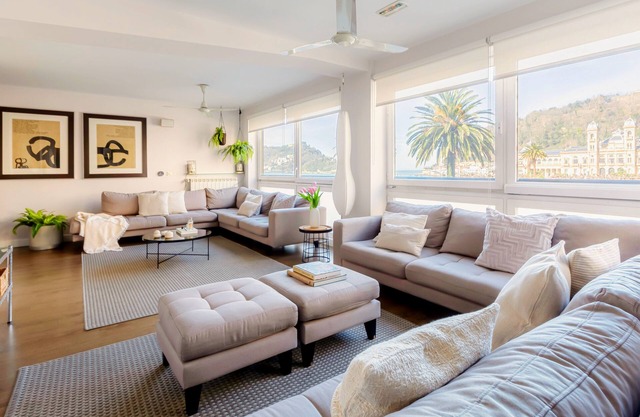❤ of San Sebastian | Walk Score 99 | 3 Baths