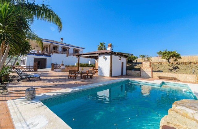 OFFER! Magnificent Villa for 9 people near the best beaches