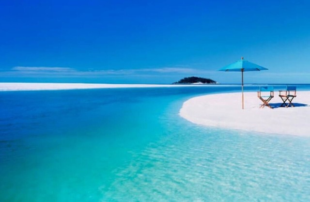 OH WOW! 5 minutes from the beach with free parking......!!