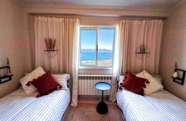 OLarDasOlas Oceanfront house with garden in Porto do Son