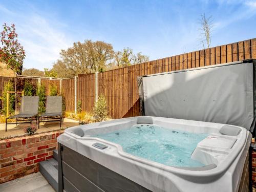 Old Barn 2 - Uk48478