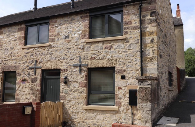 Old North End Mill, comfortable cottage with private parking.