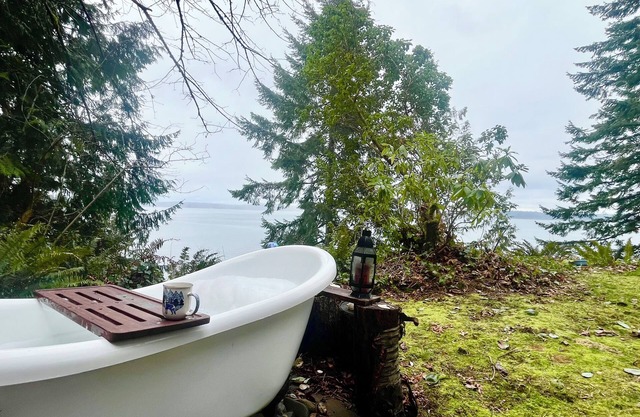 "Old Pine" Rustic Waterfront Cabin w/Outdoor Tub #CabinVibes