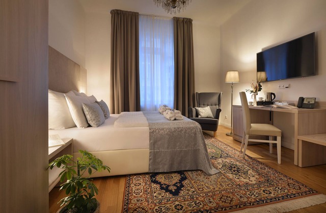 Old Town Residence by Little King