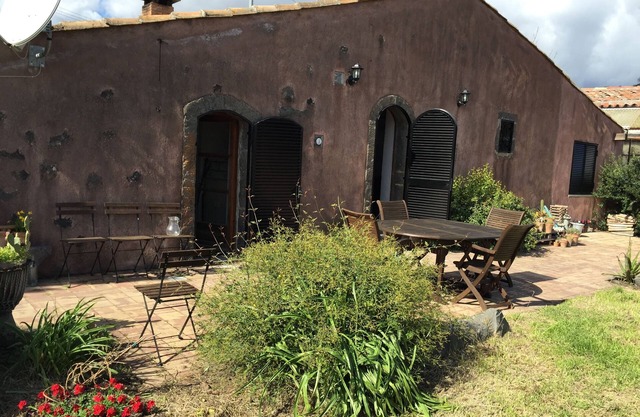 Old Winery Stone House Reconstructed using organic materials between Etna and Taormina (with a huge garden with fruit trees, little vineyard and fresh air)House with garden