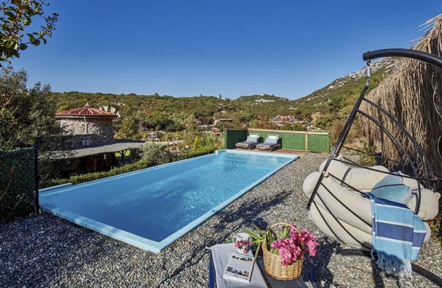 Oleander Cottage - Two Bedroom Resort, Sleeps 5