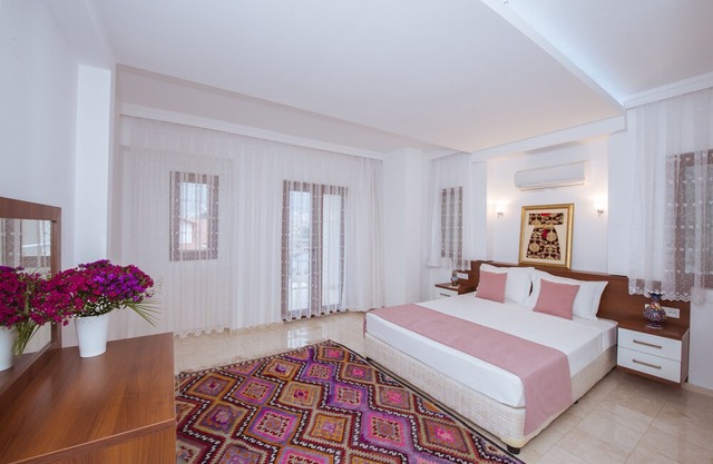 Olympia Villa B1, 5 bedroom villa with private pool, 5 km to Oludeniz Beach