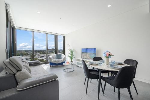 Olympic Park Stylish 1BR Apt with Gym Pool good view