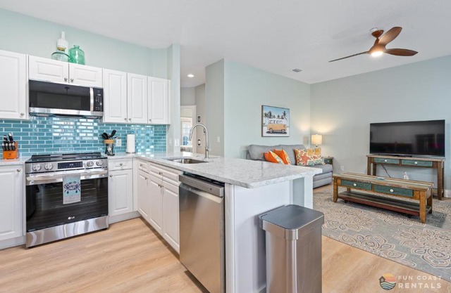 ON Flagler Avenue! Dog Friendly with Balcony and Parking Walk to the Beach!