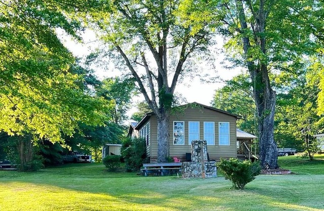 On Lake Bowen, SC beautiful views in quiet location