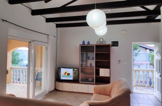 On the beach in Crna Punta - the ideal place for family vacation in Zadar