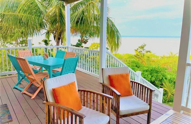 ON THE BEACH w/Kayaks, Paddleboard, Amazing Beach Views throughout