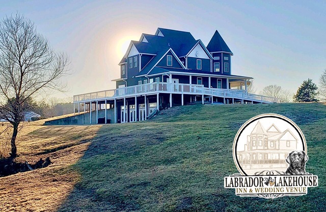 On the Lake & Wine Trail & a Perfect Getaway for 16+ With an ADA Suite!