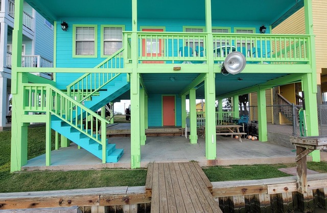 On the river, Wifi, Lighted pier, Private Road, Beautiful sunsets!