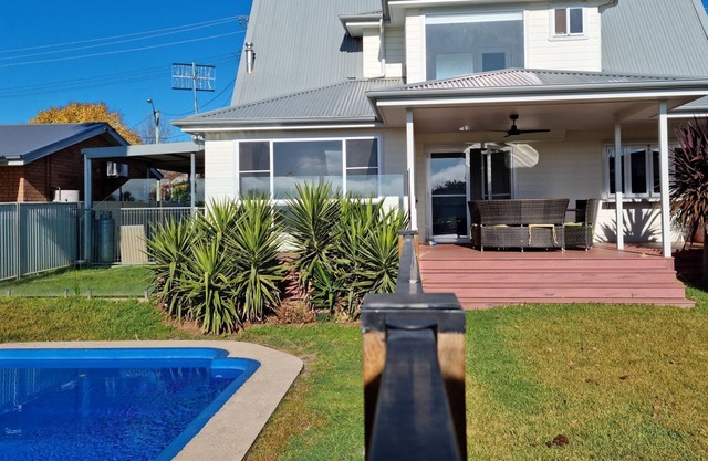 One 8 Four on Market - 4 bed, 2 bath house