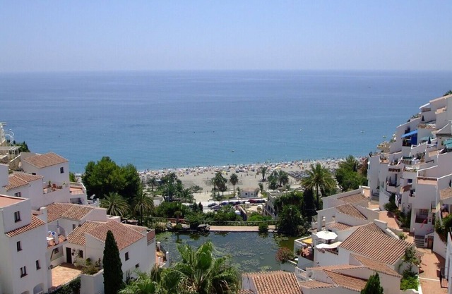 One-bed top floor boutique apartment. Stunning views out over the Mediterranean.