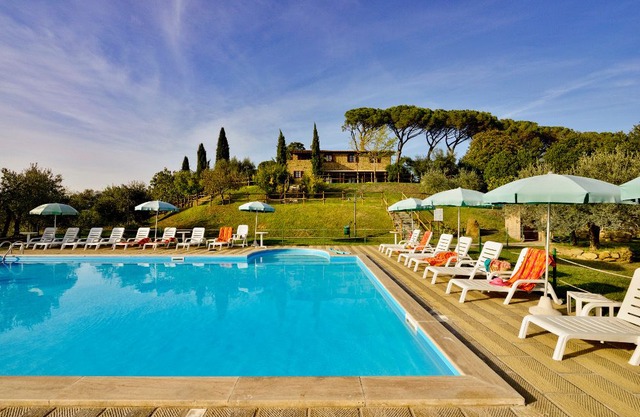 One bedroom Apartment, sleeps 2 with Pool, Air Con and FREE WiFi