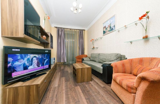 One bedroom. 6/2 Krutyi descent. Near Khreshchatyk
