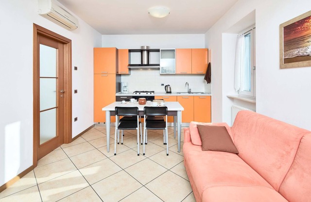 One-Bedroom Apartment with Balcony and Garden View (BV6)