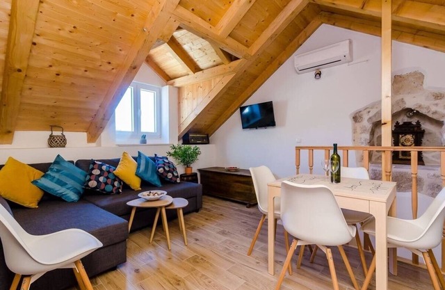 One bedroom apartment with air-conditioning Korita, Mljet (A-22342-b)