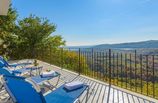 One-bedroom apartment A4 with shared pool in Central Istria