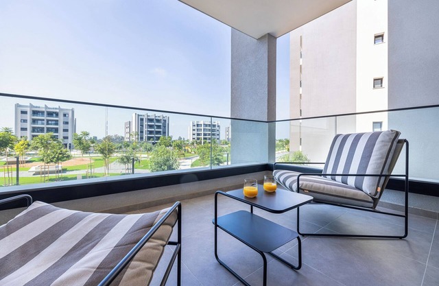 One bedroom apartment with balcony in Sunset Gardens