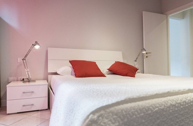 One bedroom apartment facing the Guggenheim's gardens