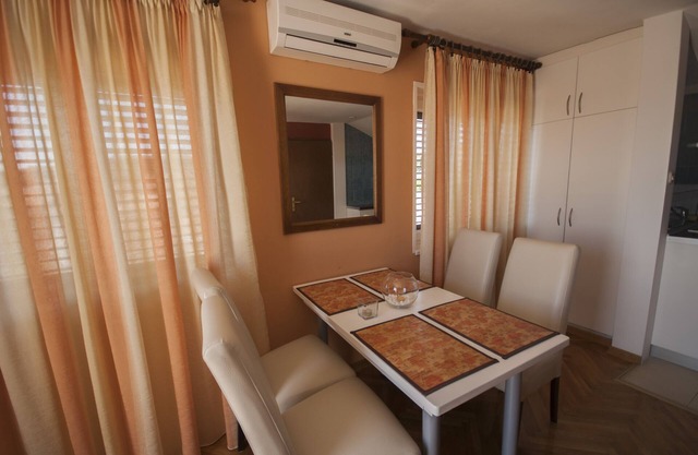 One bedroom apartment with terrace and sea view Kukljica, Ugljan (A-8253-a)